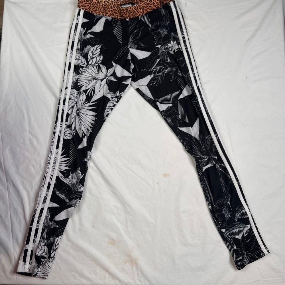 ADIDAS Women's M Black Floral Allover Print LEGGINGS Full Length Cheetah Print.